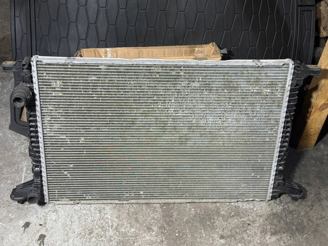 Підвіска радіатора 8W0121251AK VAG