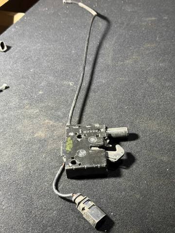 Замок кришки капота 8W0823509C VAG
