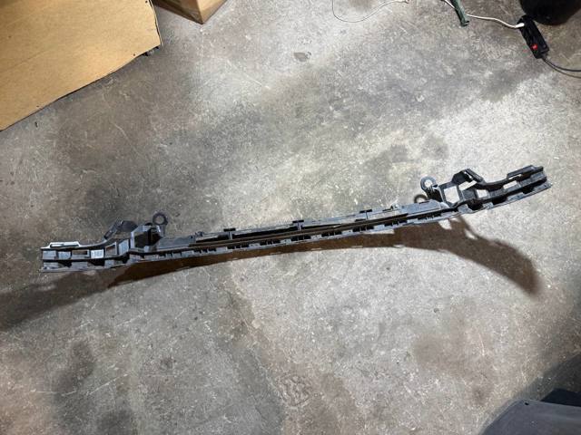 Кронштейн бампера переднього, центральний A2138852500 MERCEDES
