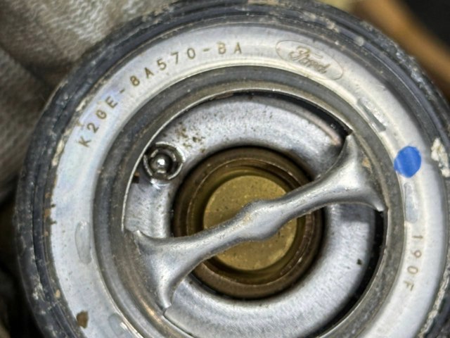 Кришка корпусу термостата K2GZ8575A FORD