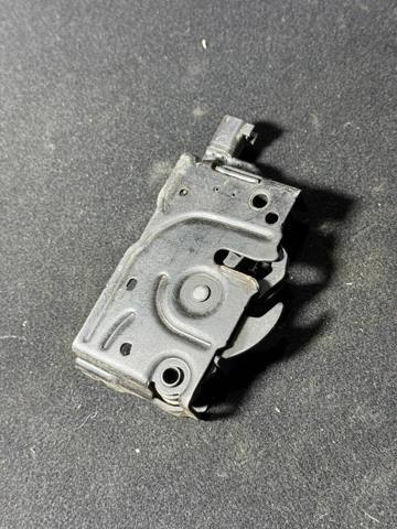 Запор капота (замок і привід замка капота) LJ6A16700AC FORD