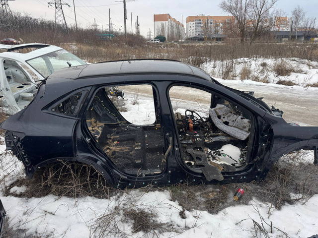 Панель кузова права LJ6Z78211A10A FORD