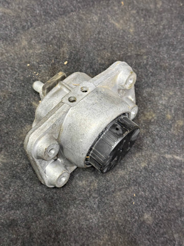 Подушка (опора) двигуна, ліва/права LR039598 LAND ROVER
