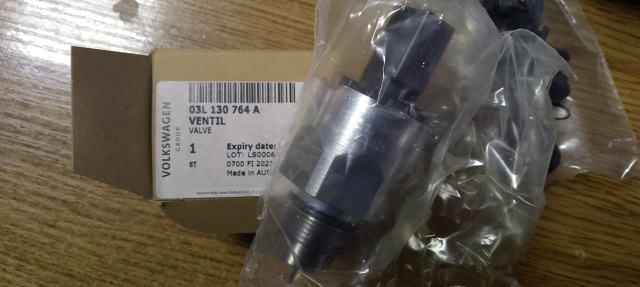 Регулятор тиску палива в паливній рейці 03L130764A VAG