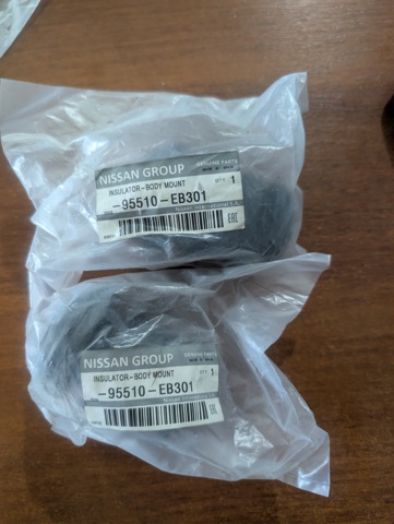 Подушка рами (кріплення кузова) 95510EB301 NISSAN