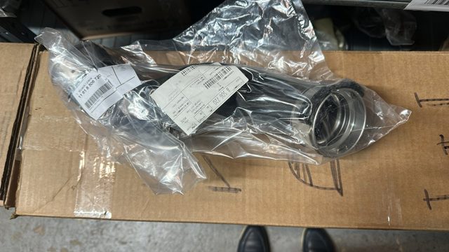 Шланг/патрубок интеркуллера 11618506720 BMW