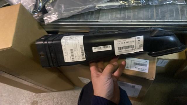 Патрубок повітряний, вхід повітряного фільтра 13718587575 BMW