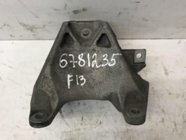 Кріплення подушки коробки передач 22326781235 BMW