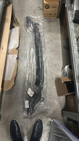Кронштейн бампера заднього, центральний 51127432637 BMW