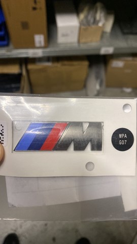 Фірмовий значок капота 51148058881 BMW