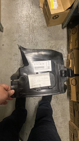 повітропровід радіатора 51747383766 BMW