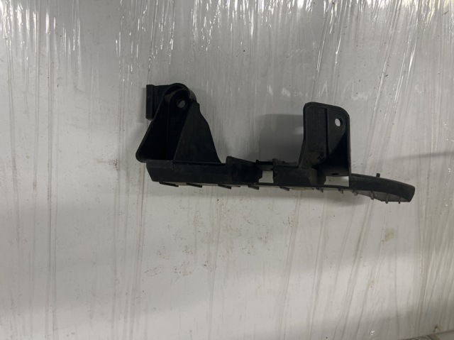 Лівий кронштейн кріплення бампера заднього 1P0807377 VAG