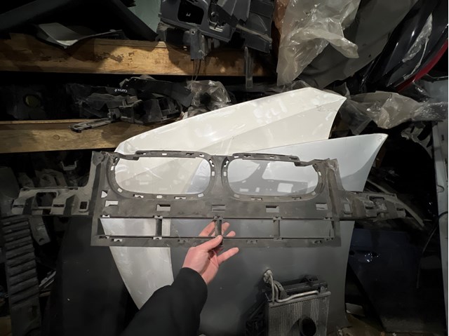Швелер переднього бампера 51113400898 BMW