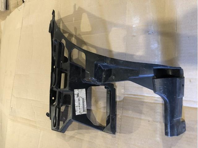 Напрямна заднього бампера, права 51128252820 BMW