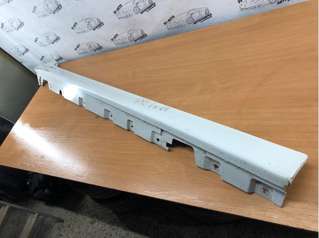 Накладка зовнішня (молдинг) порога, правий 51777184774 BMW