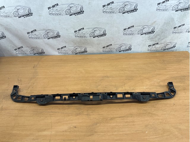 Кронштейн бампера заднього, центральний 5K6807863 VAG