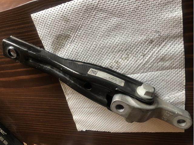 Задня подушка двигуна 5Q0199855Q VAG