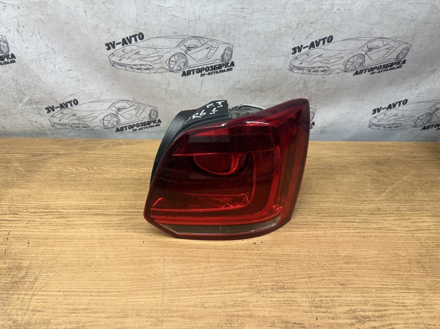 Задній правий стоп 6R0945096A VAG