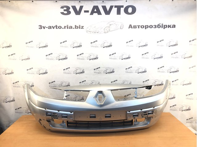 Бампер передній 8200142000 RENAULT
