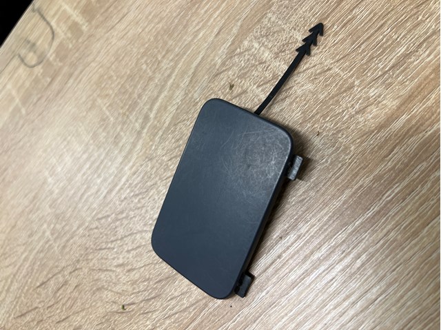 Заглушка бампера буксирувального гака 8R0807449 VAG