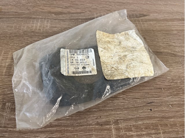 Заглушка під протитуманні фари, ліва 90548325 GM