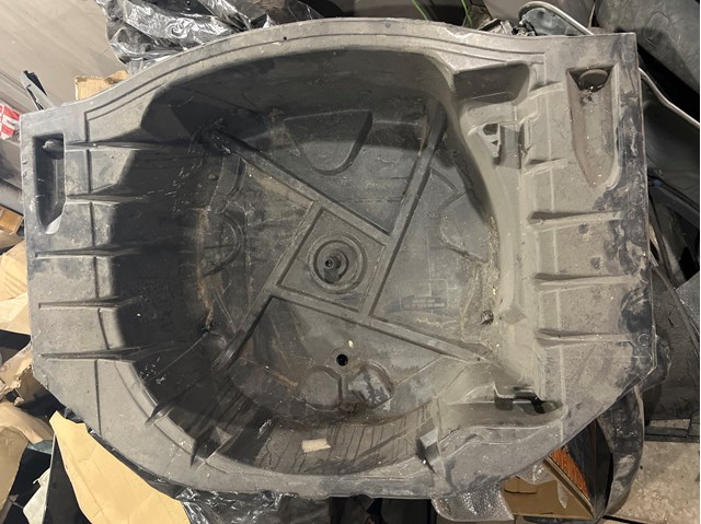 Деталі мотовідсіка задка кузова A2206100075 MERCEDES