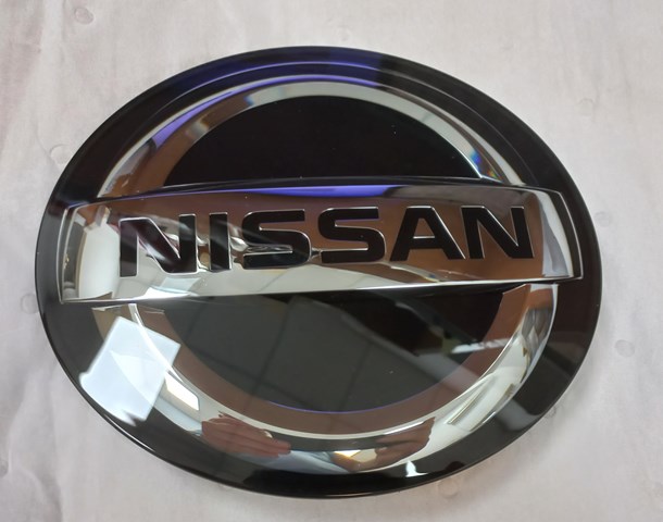 Фірмовий значок решітки радіатора 628907FW0A NISSAN