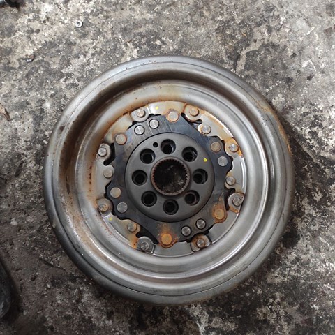 Маховик зчеплення 06K105266A VAG