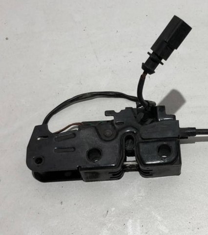 Замок кришки капота 1Z0823509E VAG