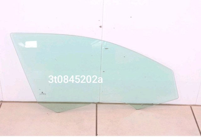 Скло пасажирських дверей 3T0845202A VAG