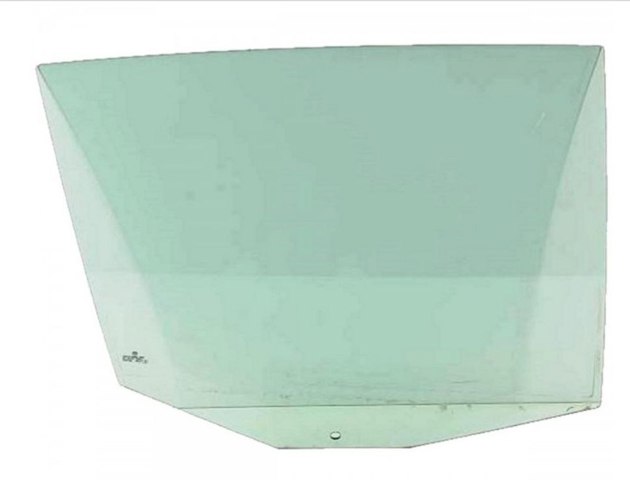 Скло заднє праве 5736A008 MITSUBISHI