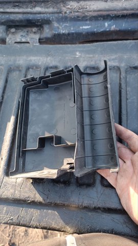 Кришка блоку запобіжників 5C0937132A VAG