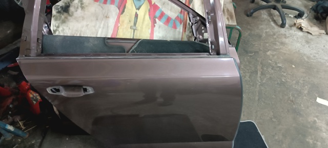 Двері задні, праві 5E9833056C VAG