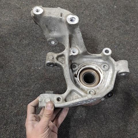 Цапфа поворотна права 5Q0505436H VAG