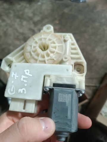 Моторчик склопідйомника двері задніх, правих 5Q4959812D VAG