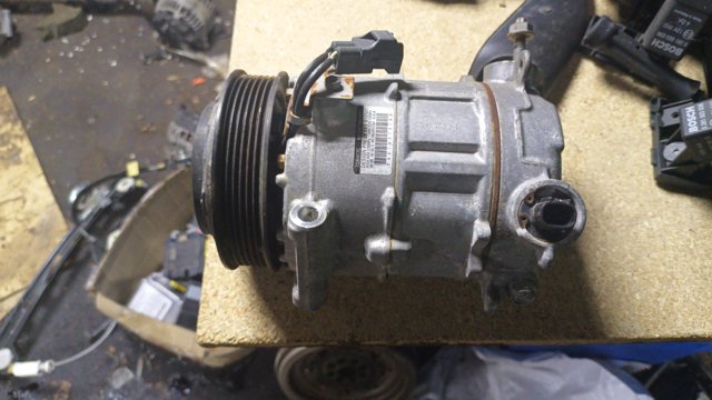 Компресор кліматичної установки 68103197AB CHRYSLER