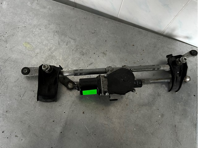 Двигун склоочисника лобового скла (трапеції) BHS26737X MAZDA