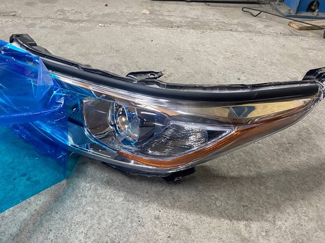 Фара дальнього світла в зборі 811500E250 TOYOTA