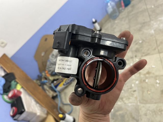 Заслінка повітряна 161A09278R NISSAN