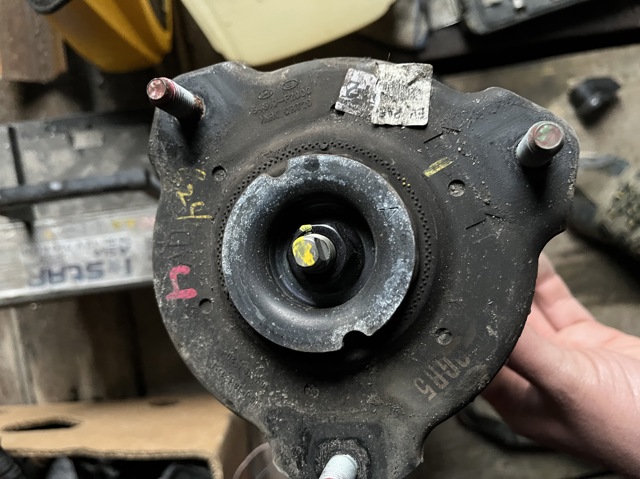 Кріплення переднього амортизатора 54610F2000 HYUNDAI