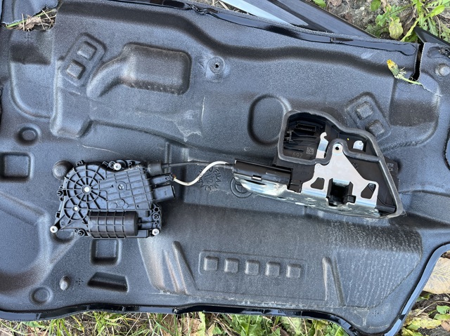 Замок двері правої передньої 7185692 BMW
