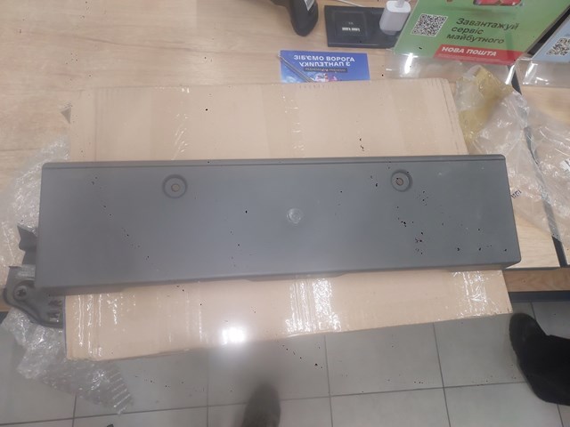 Рамка номерного знака автомобіля передня 96210EB400 NISSAN