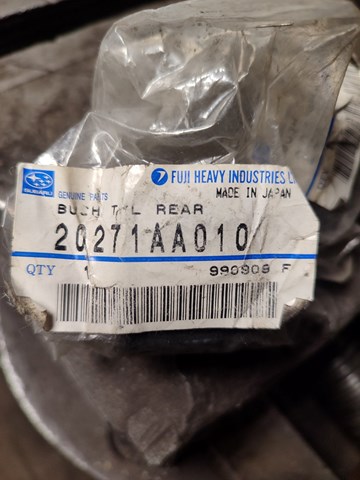 Сайлентблок заднього поздовжнього важеля, задній 20271AA010 SUBARU