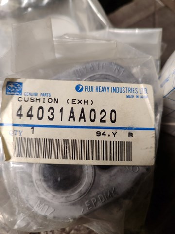 Кронштейн кріплення глушника 44031AA020 SUBARU