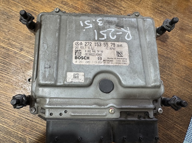 Блок двигуна A2721535579 MERCEDES