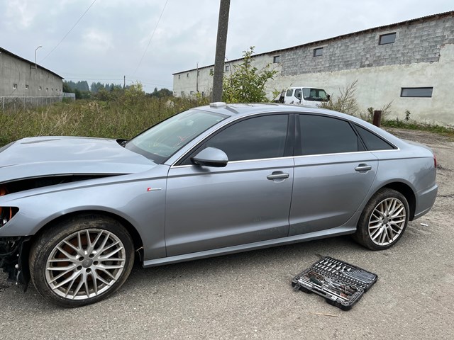Двері задні в зборі 4G5833052 VAG