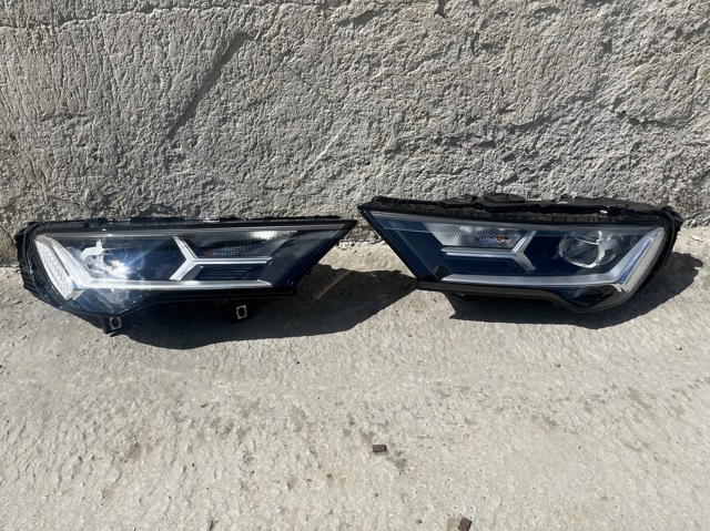 Фара передня права 4M0941012C VAG