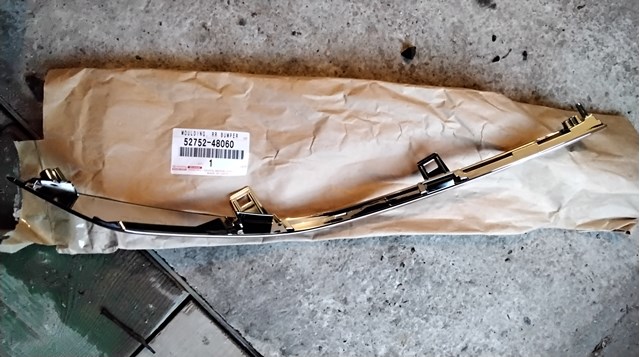 Молдинг заднього бампера, правий 5275248060 TOYOTA