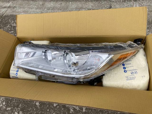 Фара ліва 811500E330 TOYOTA