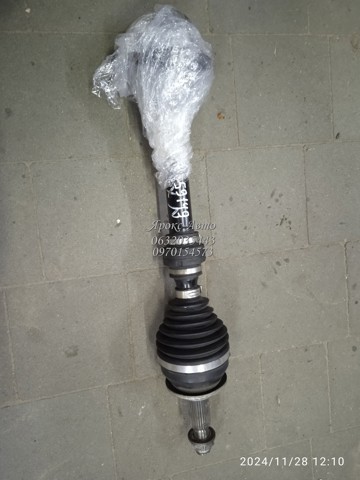 Піввісь передня ліва Тойота Рав 4 V